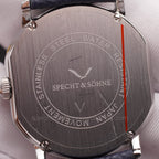 Specht & Söhne SP0038Q1 Quartz — Compacto 35mm, pulseira de couro, vista 12