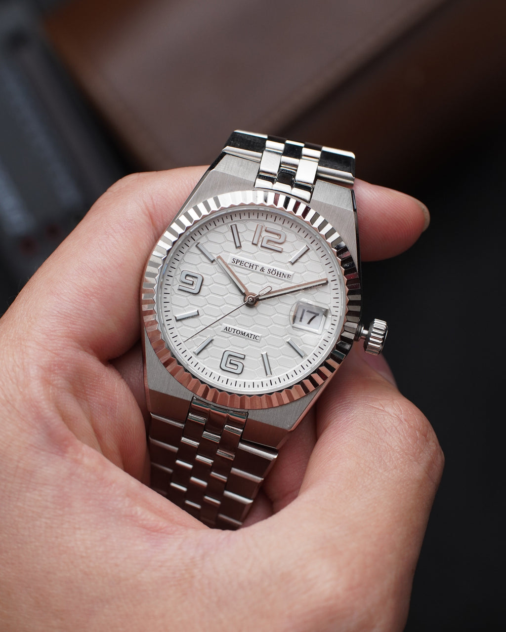 Specht & Söhne SP0043A2 Automático — Explorador 37mm, pulseira de aço, vista 2