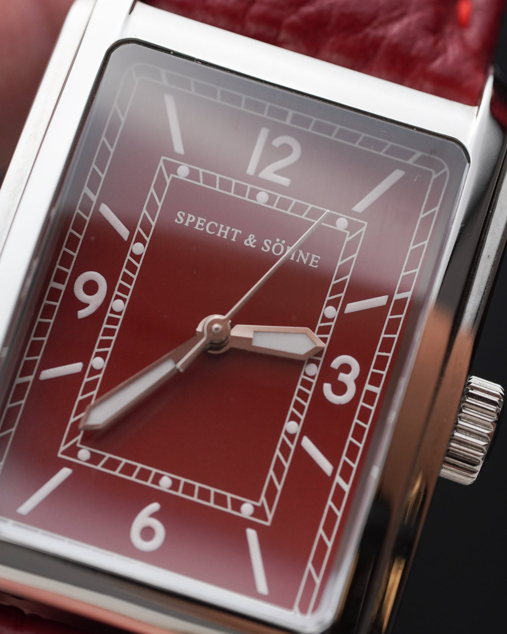Specht & Söhne SP0040Q1 Quartz — Retangular 25x29mm, pulseira de couro, vista 3
