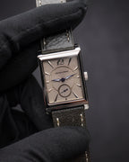 Specht & Söhne SP2648Q4 Quartz — Compacto 26mm, pulseira de couro, vista 2