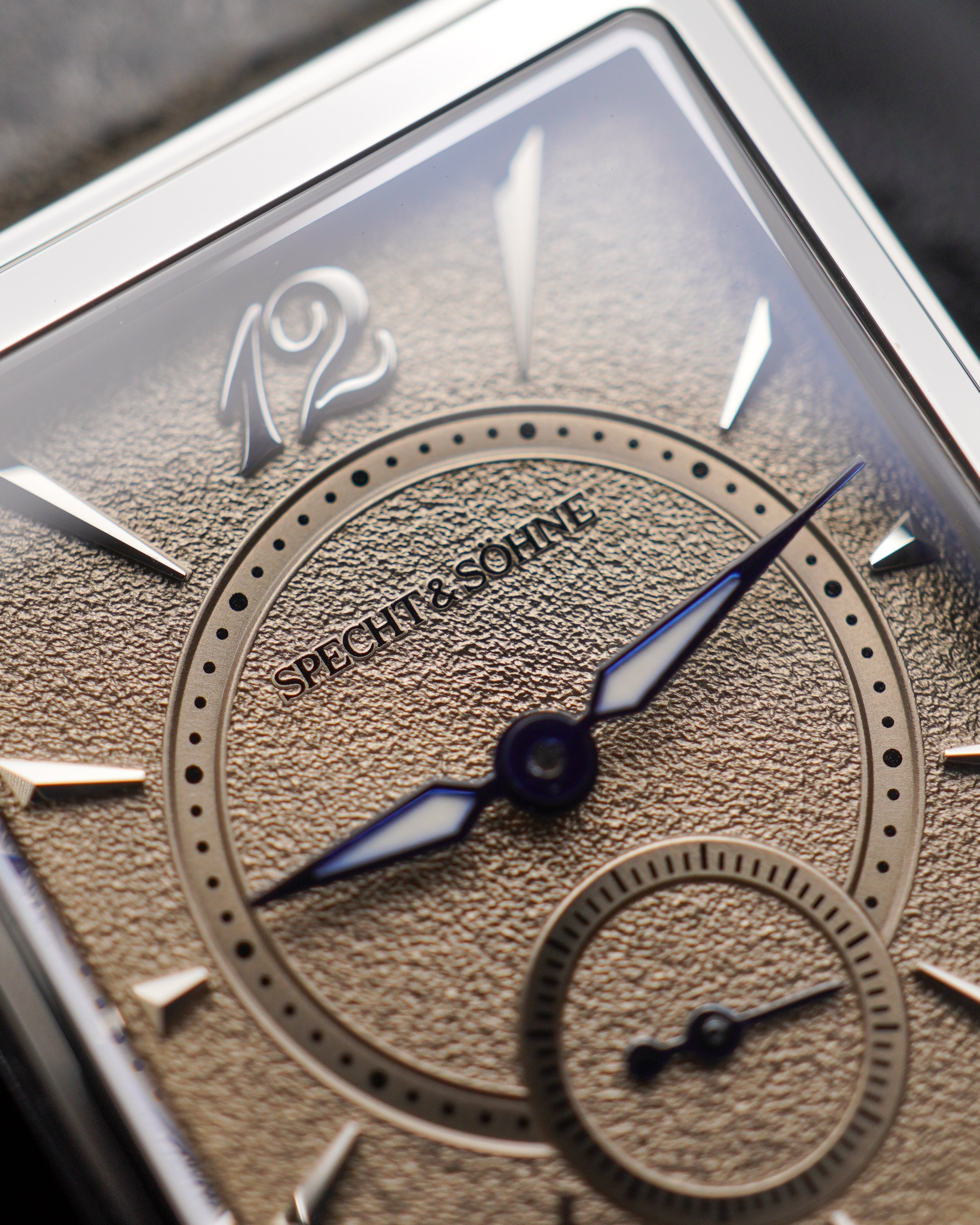 Specht & Söhne SP2648Q4 Quartz — Compacto 26mm, pulseira de couro, vista 3
