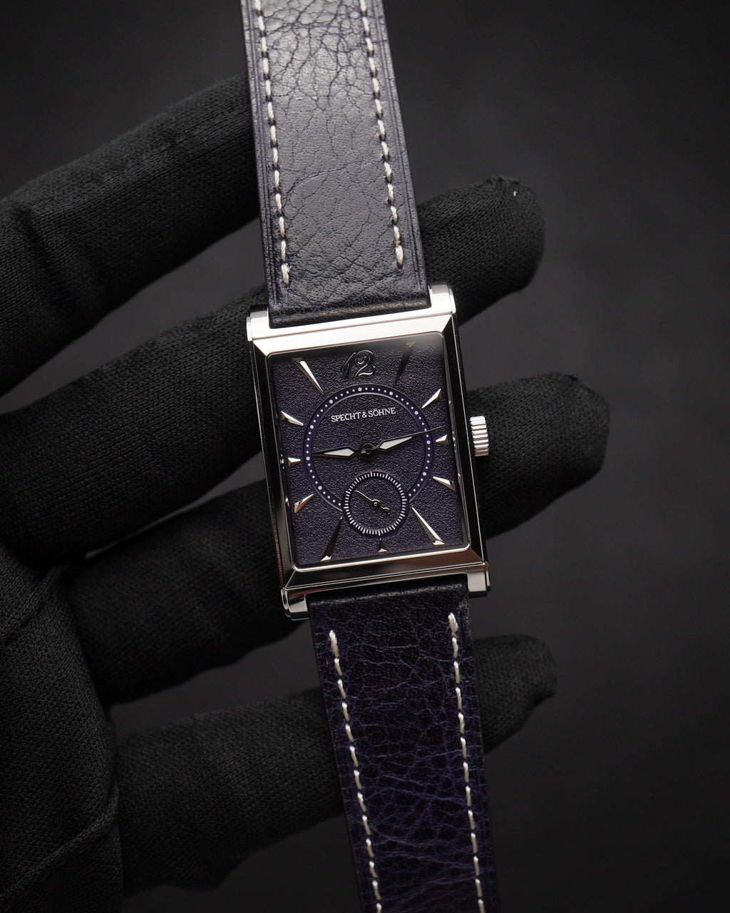 Specht & Söhne SP2648Q1 Quartz — Compacto 26mm, pulseira de couro, vista 2