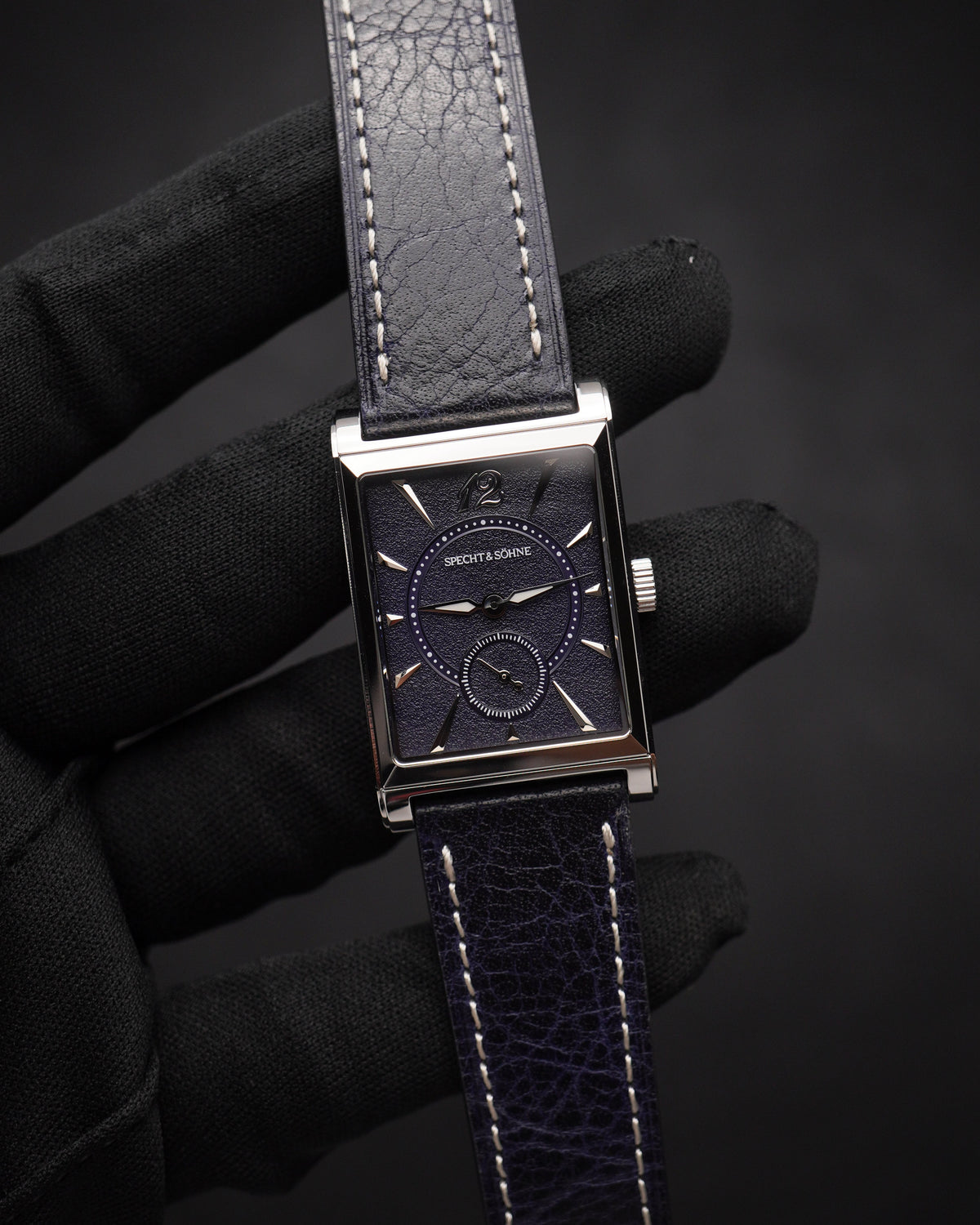 Specht & Söhne SP2648Q1 Quartz — Compacto 26mm, pulseira de couro, vista 2
