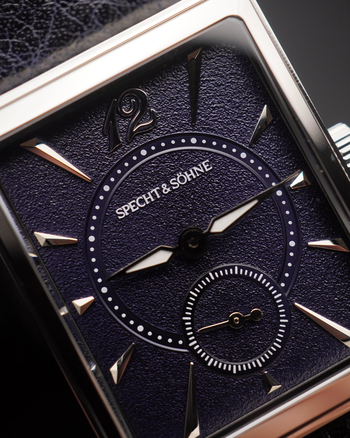 Specht & Söhne SP2648Q1 Quartz — Compacto 26mm, pulseira de couro, vista 3