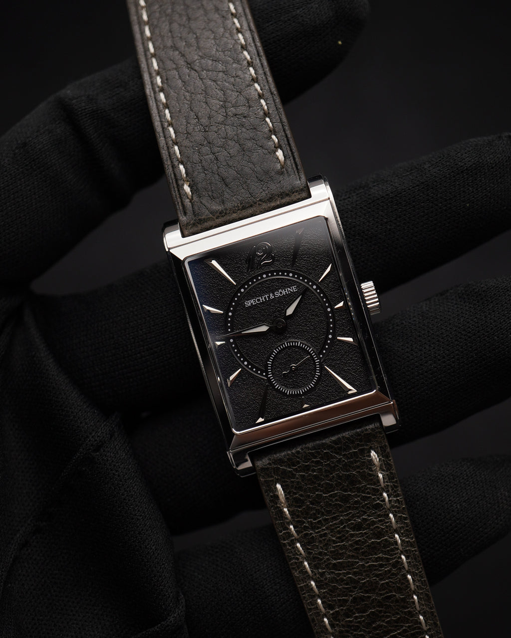 Specht & Söhne SP2648Q3 Quartz — Compacto 26mm, pulseira de couro, vista 4