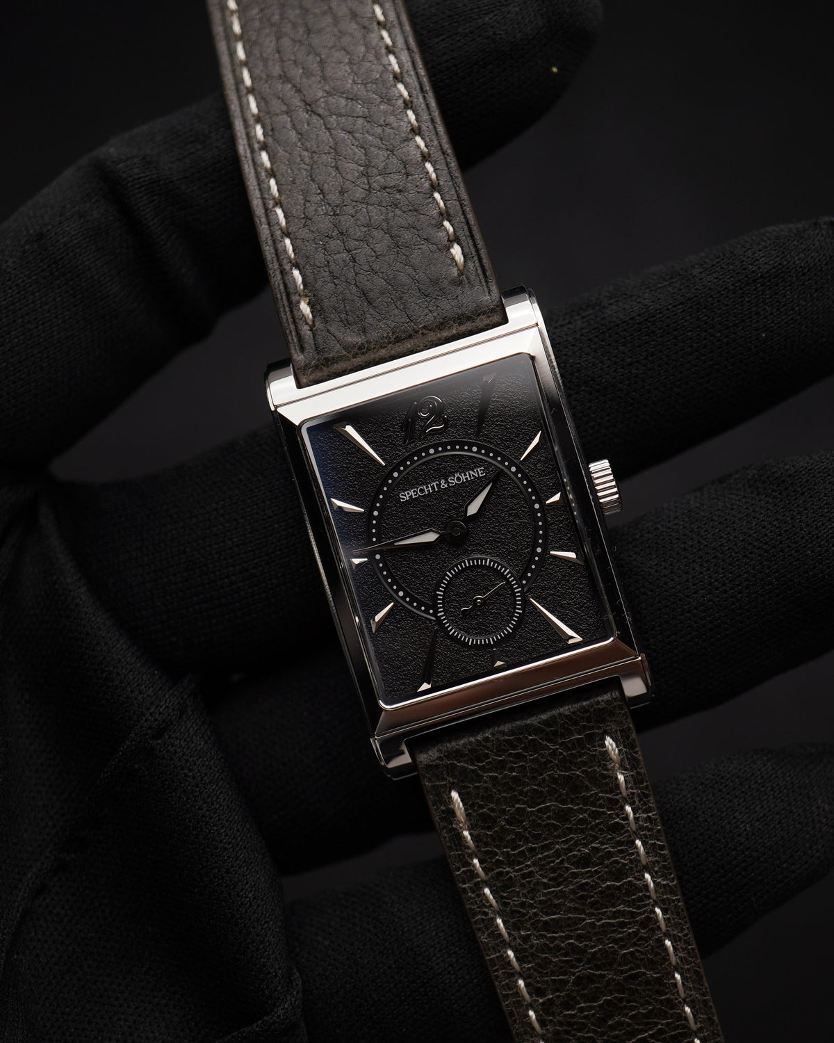 Specht & Söhne SP2648Q3 Quartz — Compacto 26mm, pulseira de couro, vista 4