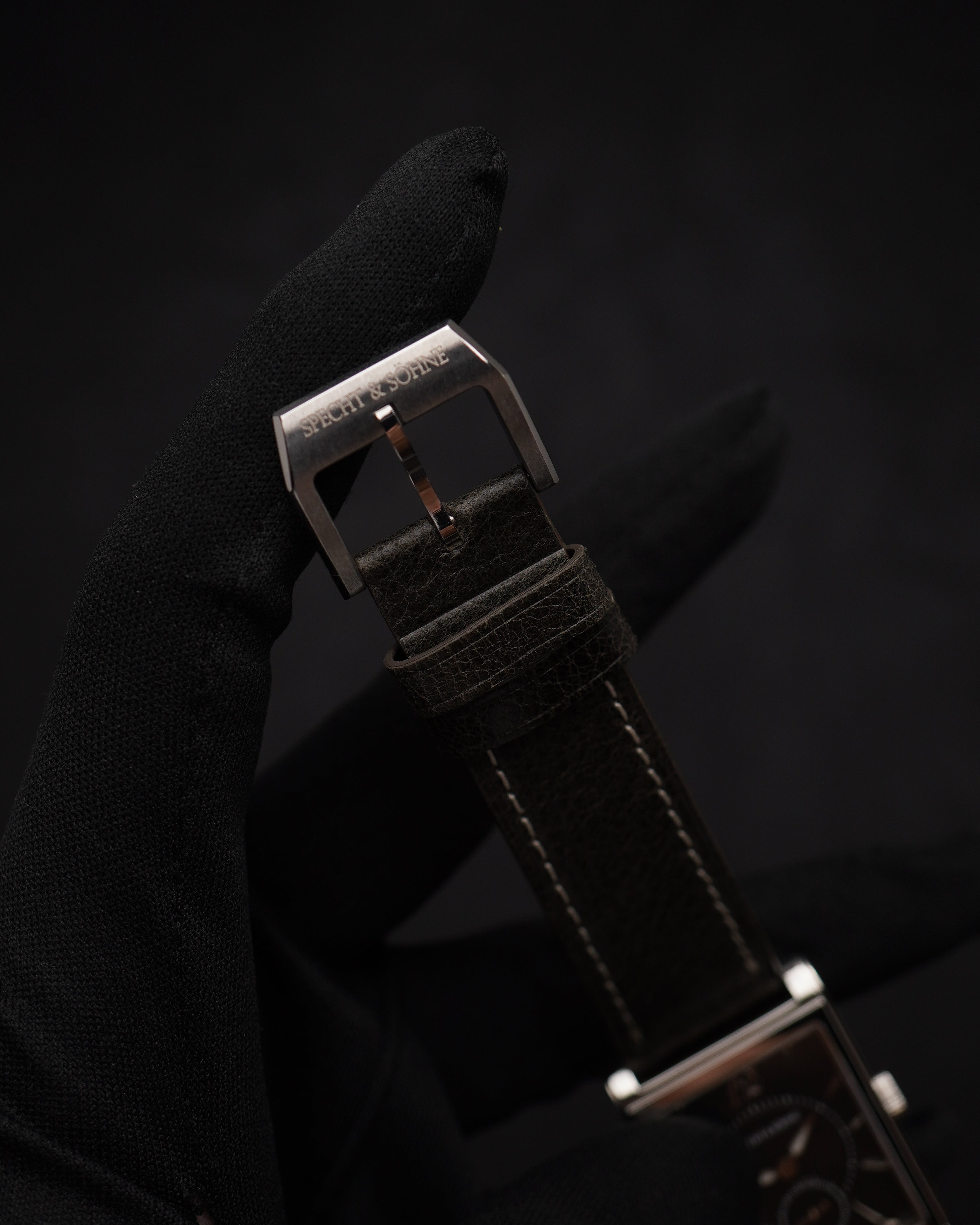 Specht & Söhne SP2648Q3 Quartz — Compacto 26mm, pulseira de couro, vista 8